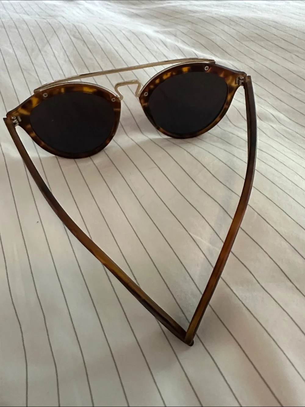 💜 3/30 Tortoiseshell Frame Sunglasses with Blue Mirrored Lenses